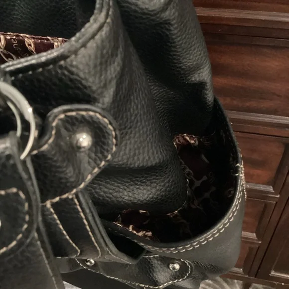 Tignanello Black Leather Women's Shoulder Bag - Picture 7 of 16